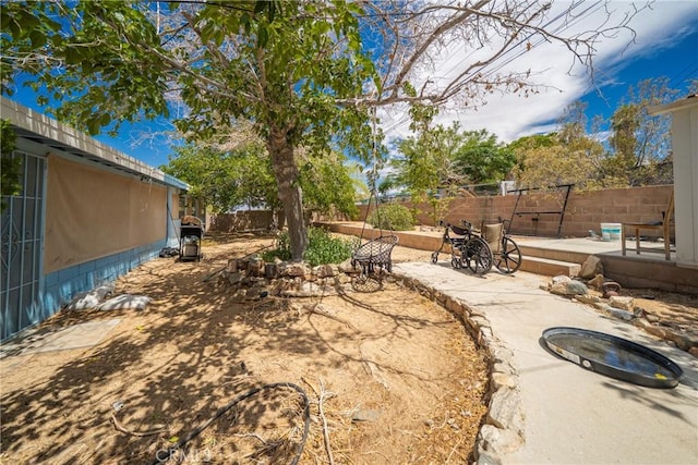 61497 Valley View Dr, Joshua Tree, CA 92252 - fenced backyard featuring a patio area