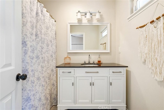 4095 Dolores Ave, Atascadero, CA 93422 - bathroom featuring vanity