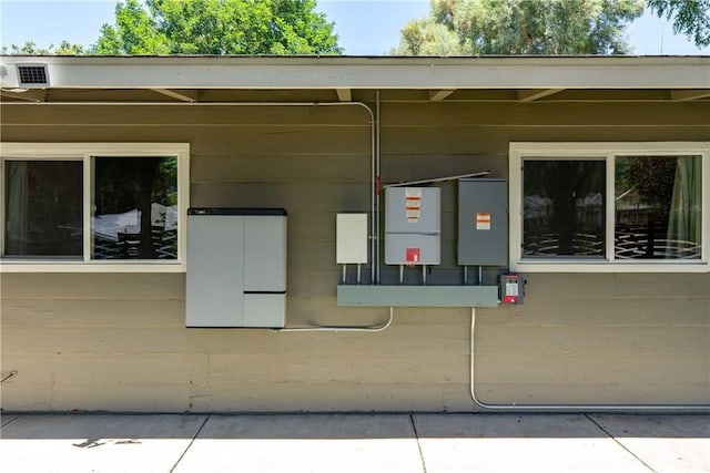 4095 Dolores Ave, Atascadero, CA 93422 - exterior view of related energy utilities and a power storage unit