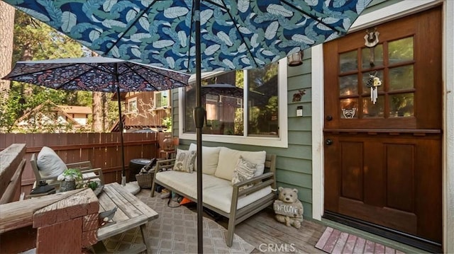 25086 Boa Dr, Crestline, CA 92325 - sunroom featuring an outdoor hangout area
