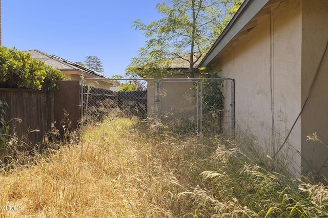 1543 Mobil Ave, Camarillo, CA 93010 - view of yard featuring a gate