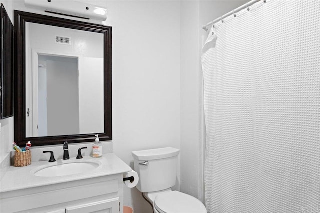 835 Minor Dr, Escondido, CA 92025 - full bath featuring vanity and curtained shower