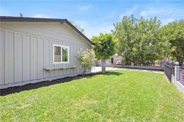 18746 Welby Way, Reseda, CA 91335 - view of yard