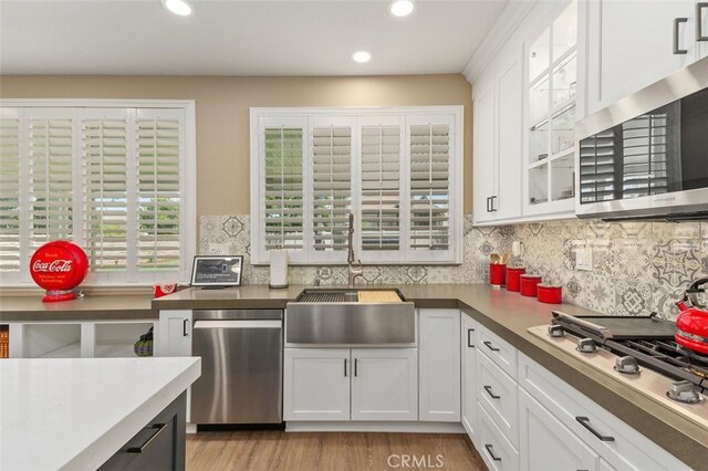 1647 Naranjo Ct, Redlands, CA 92374 - kitchen featuring appliances with stainless steel finishes, white cabinetry, recessed lighting, backsplash, and light wood-style flooring
