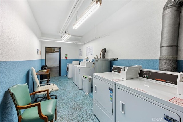 120 Alamitos Ave Unit 14, Long Beach, CA 90802 - community laundry featuring independent washer and dryer, a textured wall, and water heater