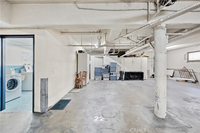 120 Alamitos Ave Unit 14, Long Beach, CA 90802 - garage with washer / clothes dryer