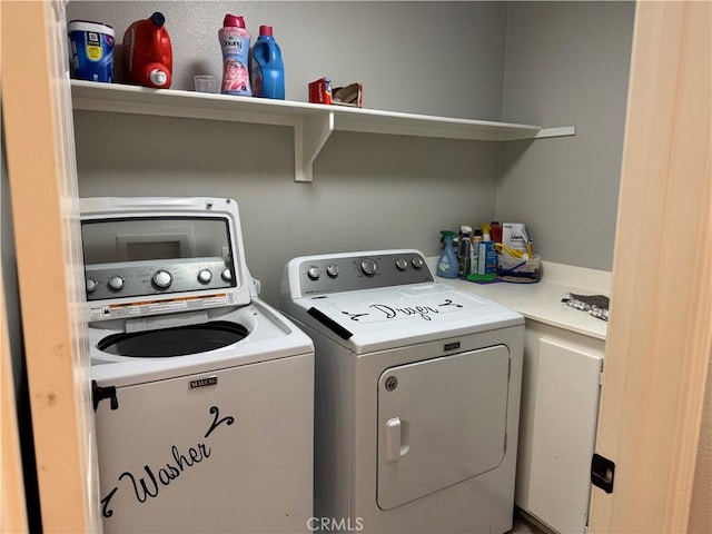 32555 Via Perales, Temecula, CA 92592 - washroom featuring washer and dryer