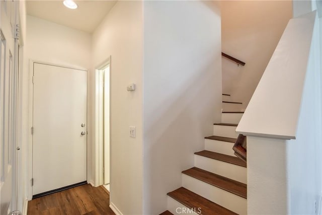44939 Bellflower Ln Unit 118, Temecula, CA 92592 - entryway with dark wood finished floors and stairway