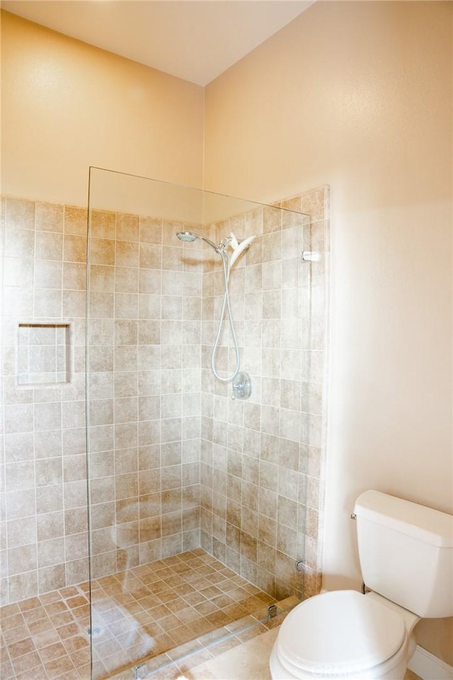 46614 Bradshaw Trl, La Quinta, CA 92253 - bathroom with tiled shower and tile patterned flooring
