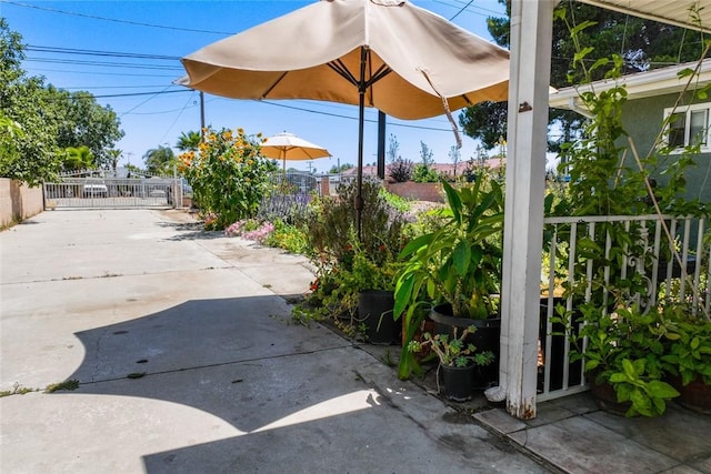 18934 San Bernardino Ave, Bloomington, CA 92316 - view of patio / terrace featuring a gate and driveway