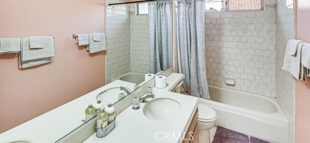 1020 La Salle Cir, Corona, CA 92879 - full bath with vanity and shower / bath combo with shower curtain