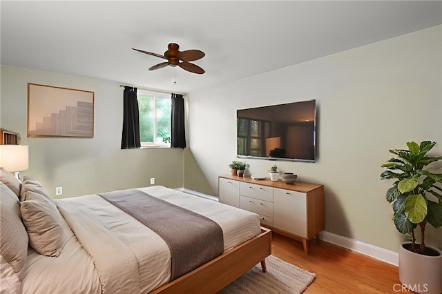 911 N Kings Rd Unit 310, West Hollywood, CA 90069 - bedroom with light wood-style floors and ceiling fan
