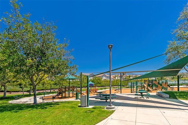 15 Havre Ct, Lake Forest, CA 92610 - view of property's community with a yard