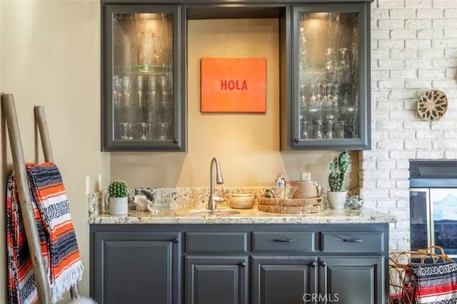 8075 Quail Trl, Yucca Valley, CA 92284 - view of indoor wet bar
