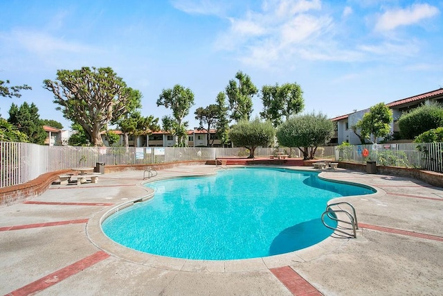 2521 W Sunflower Ave Unit R1, Santa Ana, CA 92704 - community pool with a patio area