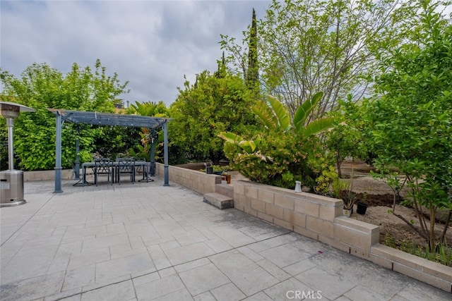 10404 Jardine Ave, Sunland, CA 91040 - surrounding community with outdoor dining area, a patio area, and a pergola