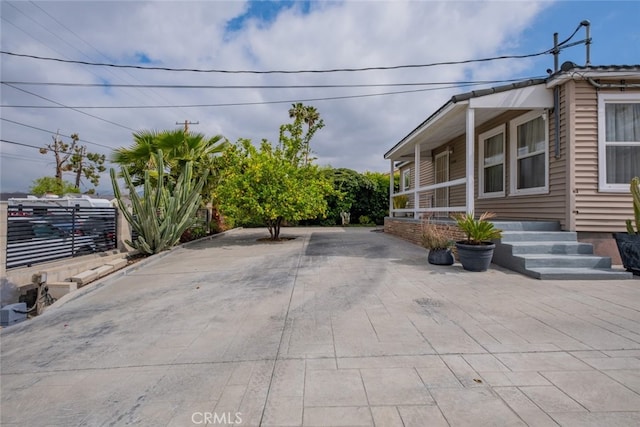10404 Jardine Ave, Sunland, CA 91040 - view of patio / terrace