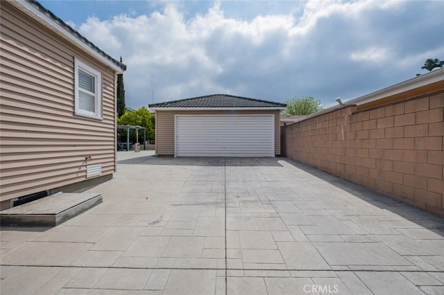 10404 Jardine Ave, Sunland, CA 91040 - view of detached garage