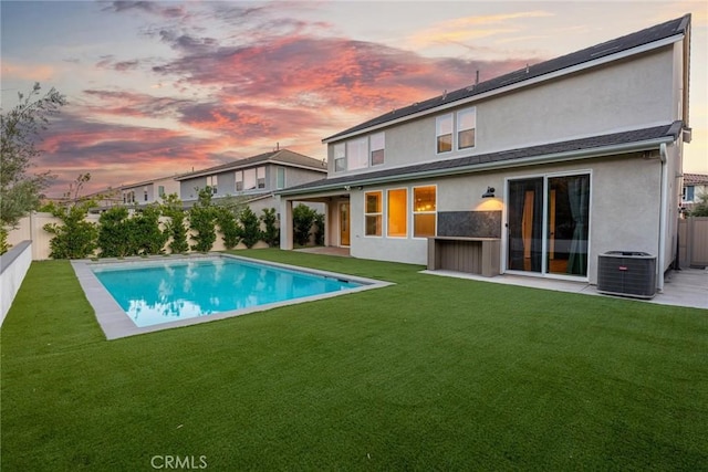 28524 Songbird Way, Saugus, CA 91350 - back of property with stucco siding and a fenced backyard