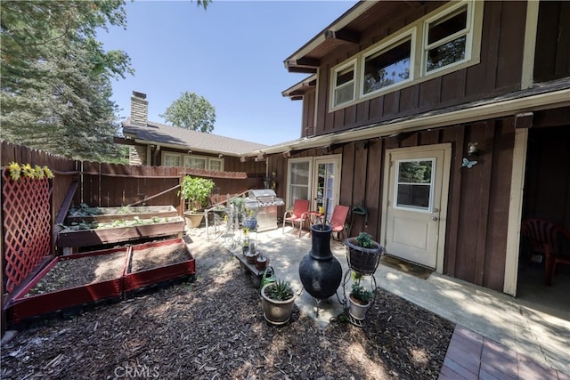 77 Meadow Lakes Dr, Tehachapi, CA 93561 - view of yard featuring a patio and a garden