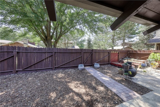77 Meadow Lakes Dr, Tehachapi, CA 93561 - view of yard with a patio area