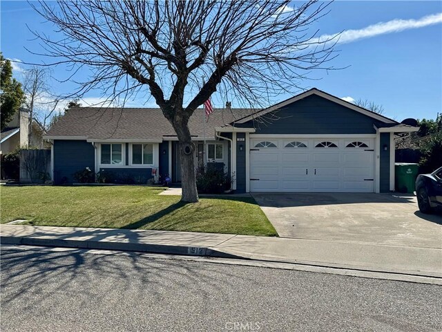 512 E Clinton Ave, Atwater, CA 95301 - single story home featuring an attached garage, concrete driveway, and a front yard