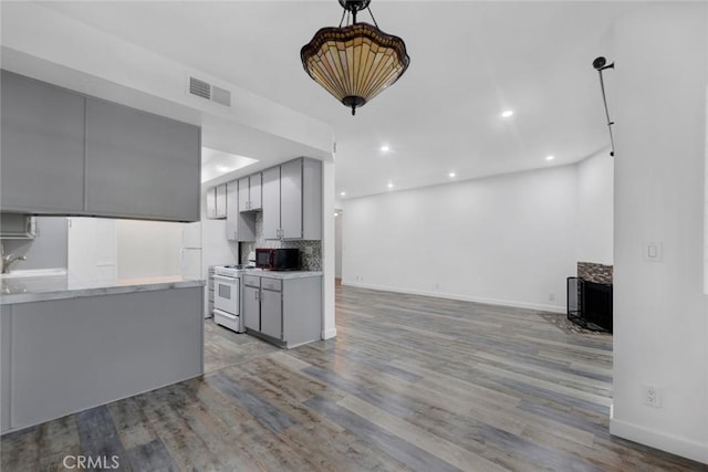 13331 Moorpark St Unit 206, Sherman Oaks, CA 91423 - kitchen with white range with gas stovetop, gray cabinets, light wood-style floors, light countertops, and recessed lighting