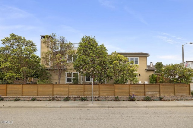 5000 Terramar Way, Oxnard, CA 93035 - view of front of property with a fenced front yard and a chimney