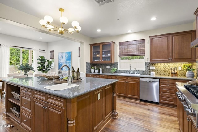 5000 Terramar Way, Oxnard, CA 93035 - kitchen featuring appliances with stainless steel finishes, a chandelier, light wood-style floors, backsplash, and recessed lighting
