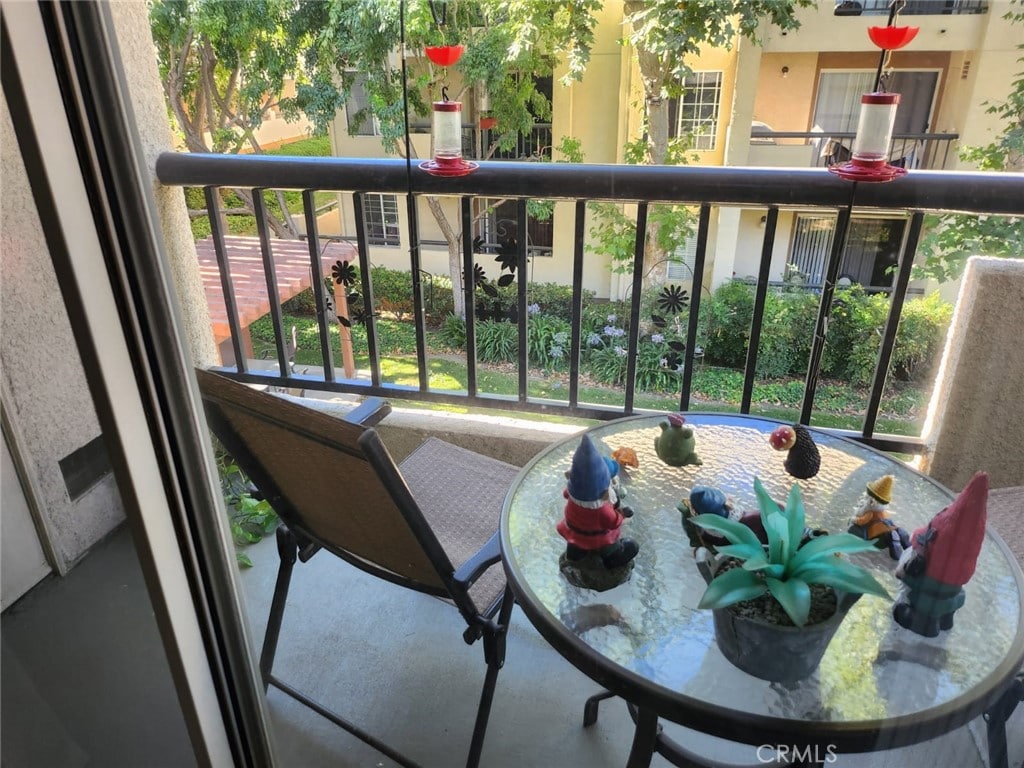 21450 Burbank Blvd Unit 211, Woodland Hills, CA 91367 - view of balcony