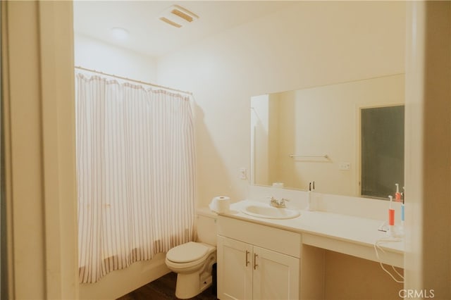 635 Pegasus Dr, Merced, CA 95348 - bathroom featuring vanity and shower / tub combo