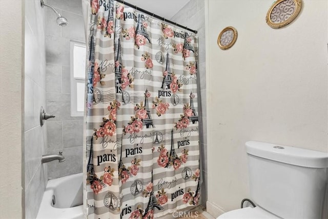 2838 N G St, San Bernardino, CA 92405 - bathroom featuring toilet and shower / tub combo with curtain