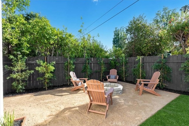 5447 Columbus Ave, Sherman Oaks, CA 91411 - fenced backyard featuring a patio