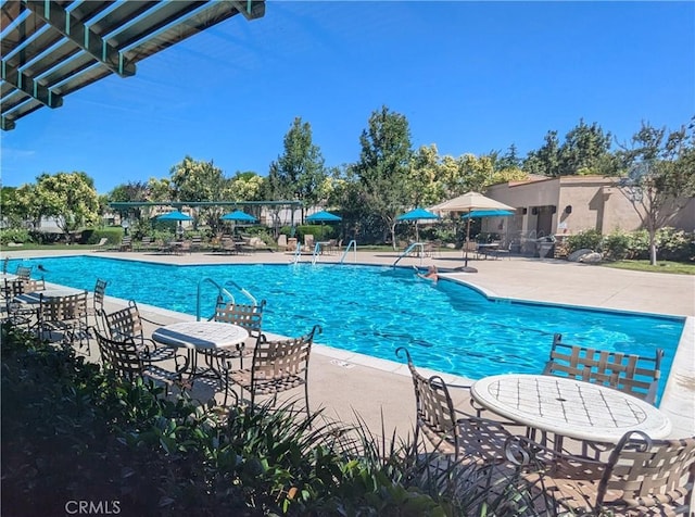 1726 Reyes Ln, Beaumont, CA 92223 - community pool with a patio