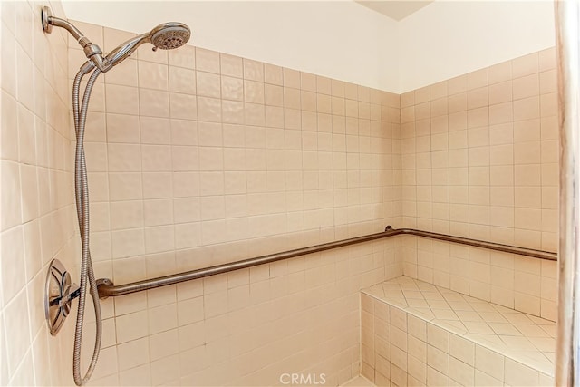 5050 Canyon Crest Dr Unit 5, Riverside, CA 92507 - bathroom featuring tiled shower