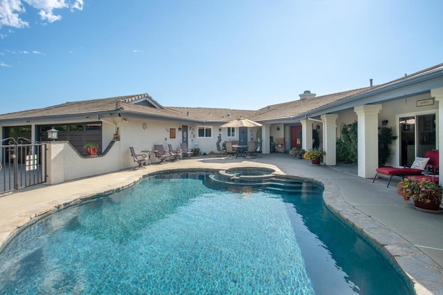 1524 Zutano Ln, Fallbrook, CA 92028 - view of swimming pool with a patio and a pool with connected hot tub