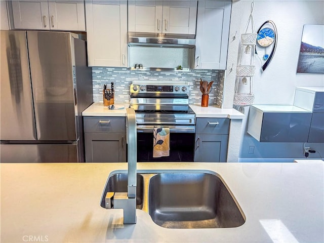 1111 E Ramon Rd Unit 37, Palm Springs, CA 92264 - kitchen featuring stainless steel appliances, gray cabinets, light countertops, tasteful backsplash, and washer / dryer