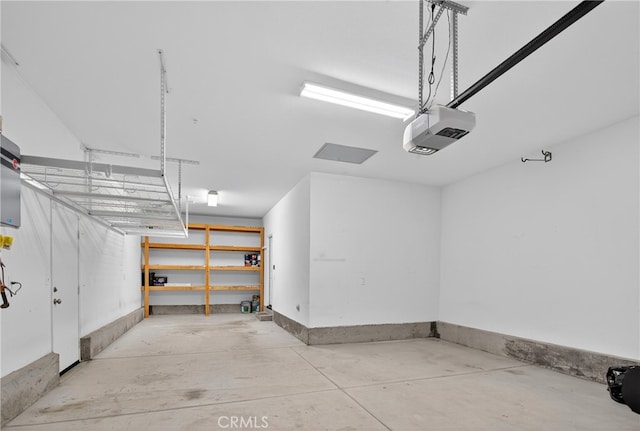 102 Mesa Ct, Calimesa, CA 92320 - garage with a garage door opener
