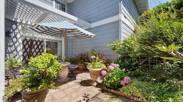 3620 Daffodil Ave Unit 31, Corona Del Mar, CA 92625 - view of patio / terrace with a pergola