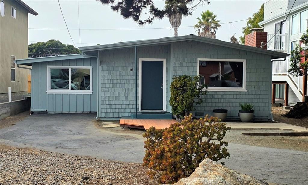 351 Nevis St, Morro Bay, CA 93442 - view of front facade with a chimney