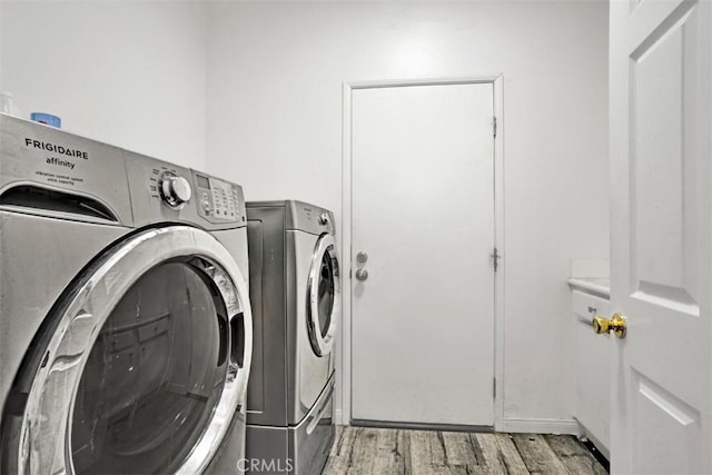629 Ivy Crest Dr, San Jacinto, CA 92582 - washroom with washing machine and clothes dryer and light wood-style flooring