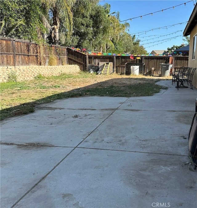 629 Ivy Crest Dr, San Jacinto, CA 92582 - fenced backyard featuring a patio