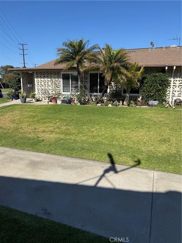 1540 Northwood Rd Unit 11-270L, Seal Beach, CA 90740 - view of front of home featuring a front lawn