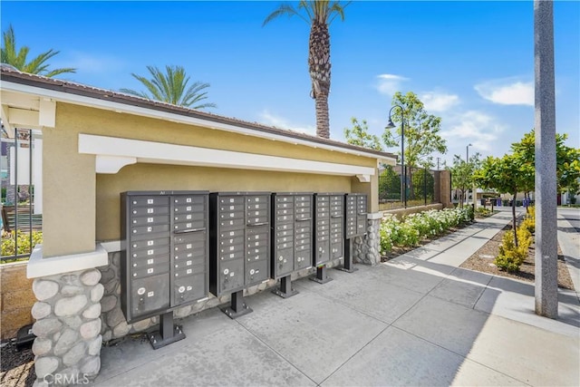 1633 Topeka Pl, Upland, CA 91784 - surrounding community featuring mail area