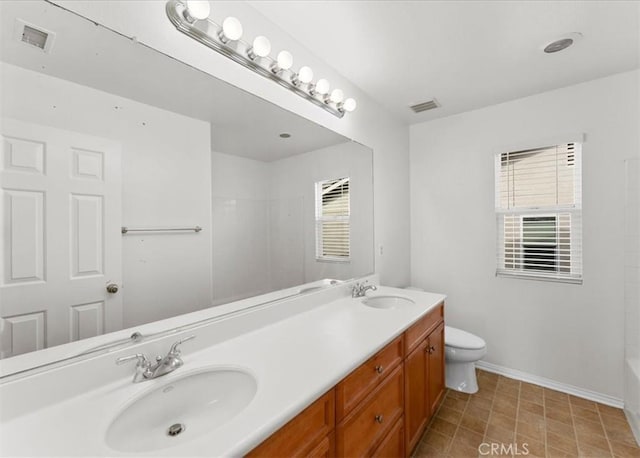 13837 Emerald Ln, Gardena, CA 90247 - full bath featuring double vanity and shower / bath combination