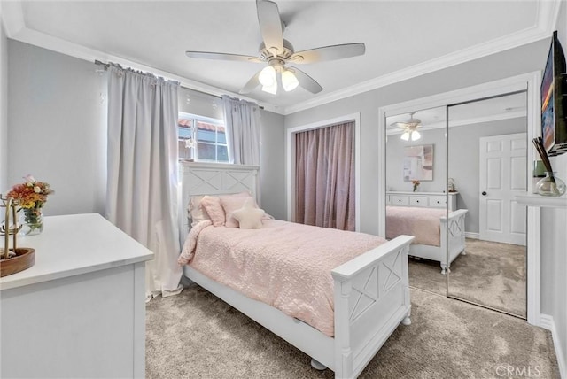 2622 S Pacific Ave, Santa Ana, CA 92704 - bedroom featuring light carpet, crown molding, and a ceiling fan