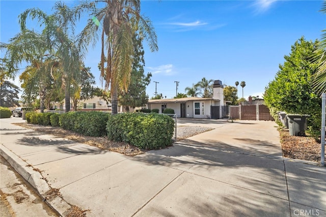 1443 E Devonshire Ave, Hemet, CA 92544 - view of front of property with driveway and a gate
