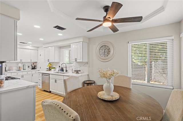 1443 E Devonshire Ave, Hemet, CA 92544 - dining room with ceiling fan, light wood finished floors, and recessed lighting
