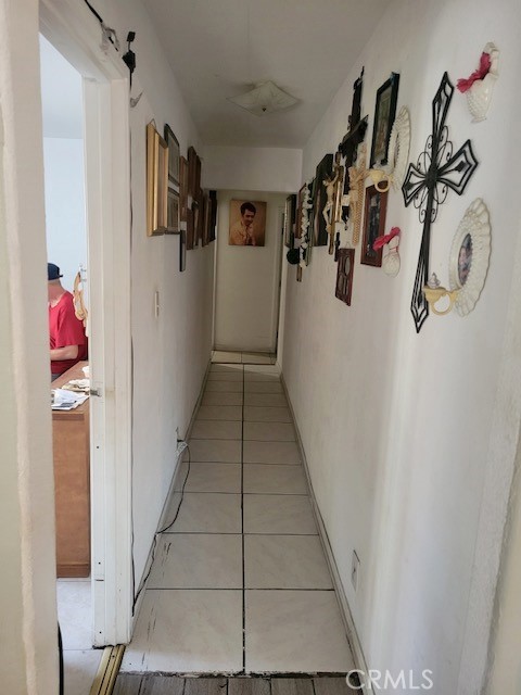 1140 W Cubbon St, Santa Ana, CA 92703 - corridor featuring light tile patterned floors