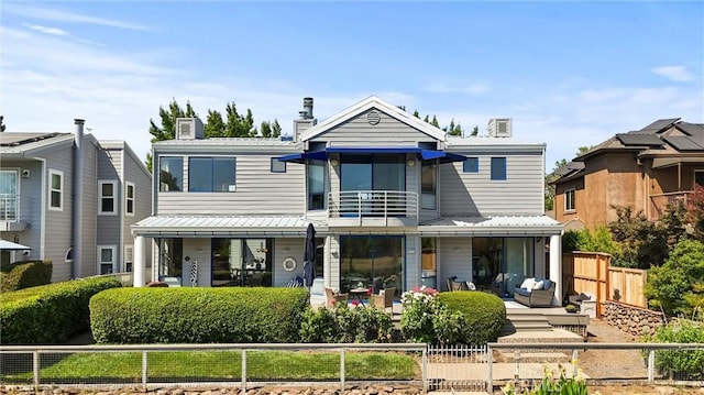 5 Catalina Point Rd, Chico, CA 95928 - rear view of house featuring a chimney and a fenced front yard